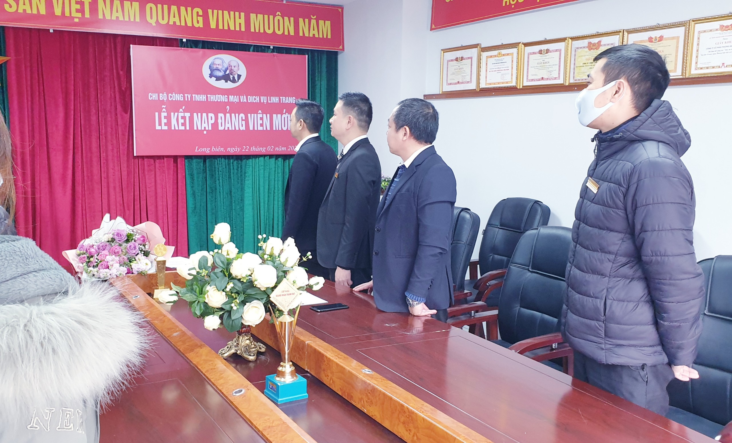 LỄ KẾT NẠP ĐẢNG VIÊN MỚI