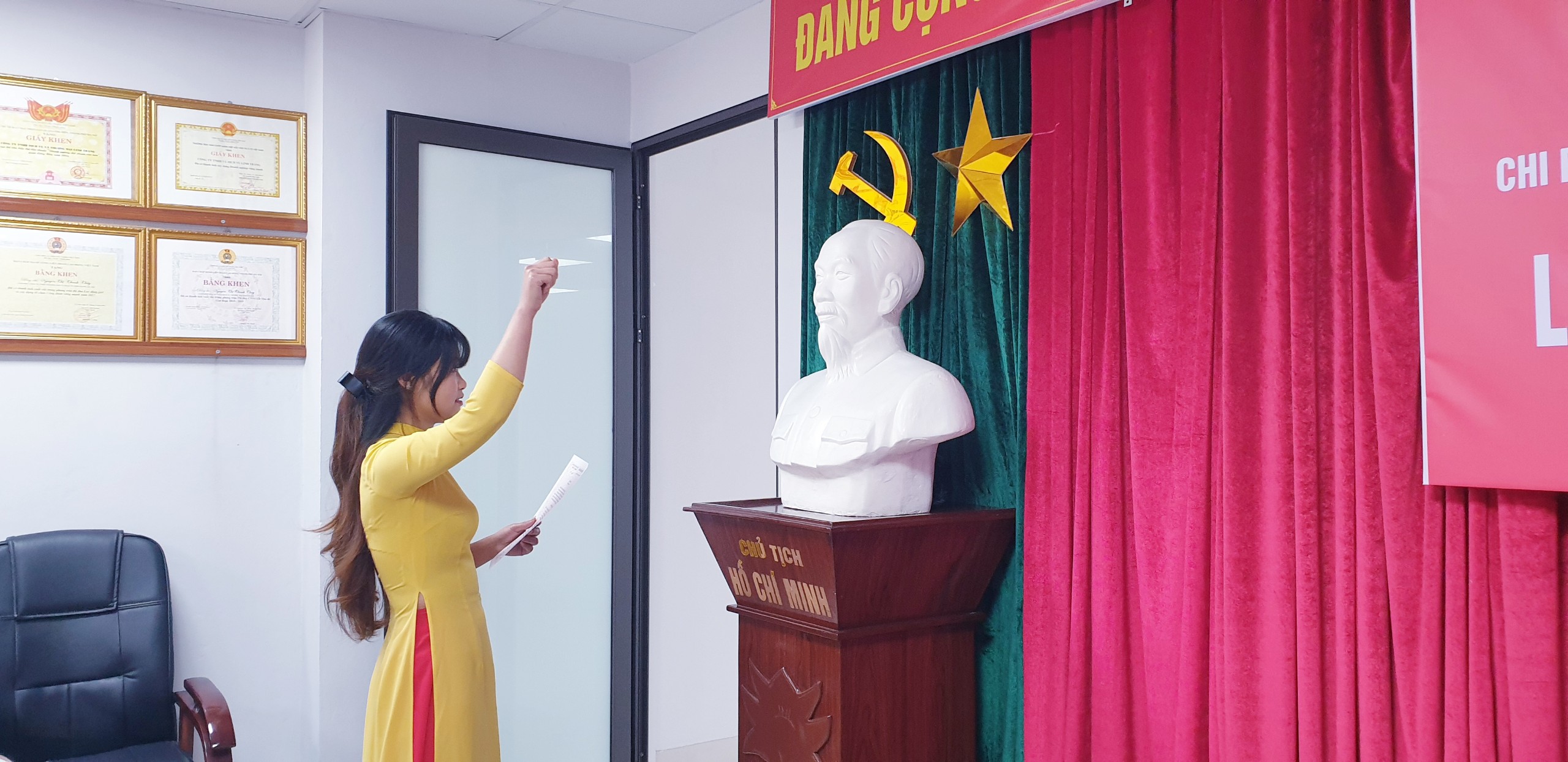 LỄ KẾT NẠP ĐẢNG VIÊN MỚI